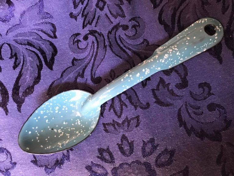 Vintage blue speckled enamelware camping spoon: 412 ppm Lead in the food-surface enamel.