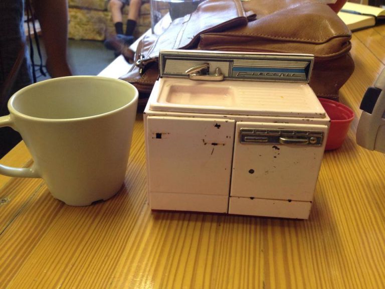 Vintage / Antique Miniature Kitchen Sink Set: 51,000 ppm Lead. [90 ppm is unsafe for kids.]