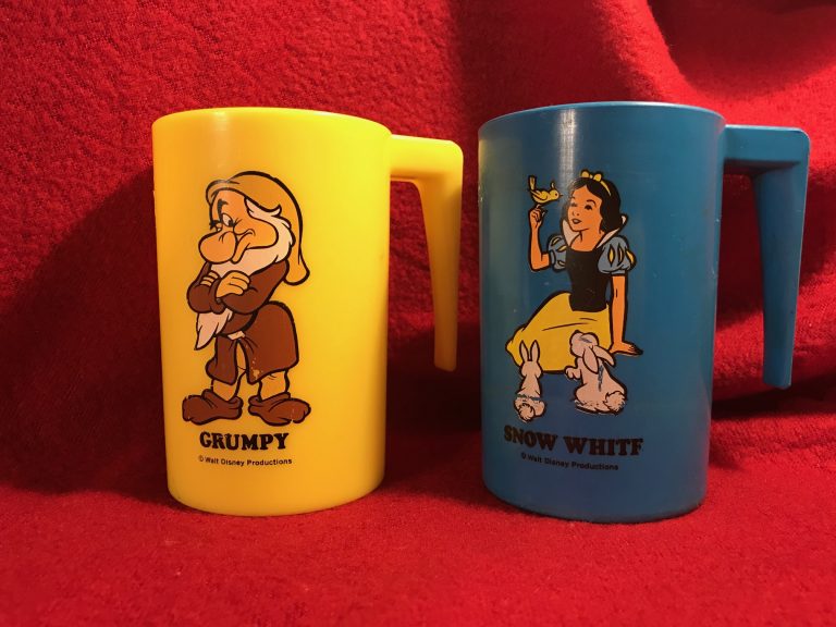 #GuessingGame: Vintage (1970s?) Disney Snow White Cups