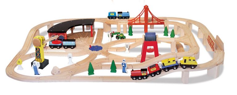 #LeadFree: Melissa & Doug Wooden Toy Train Set