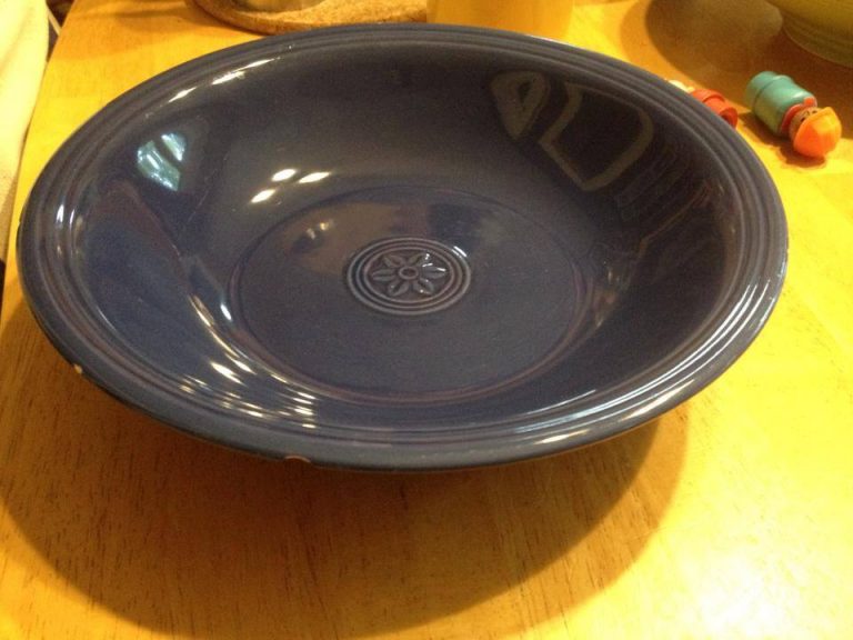 #Leaded: Oneida Dark Blue “Petals” Bowl (Year Unknown)