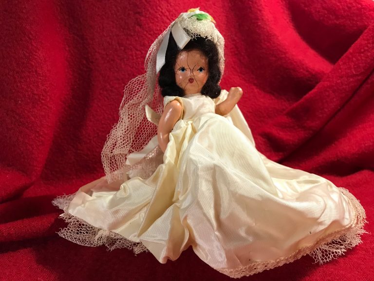 #Leaded: Vintage 1940s Nancy Ann Storybook Bride Doll