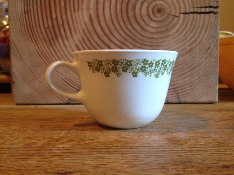 Vintage Corelle Livingware Spring Blossom Green Crazy Daisy Mug: 31,700 ppm Lead [90 is unsafe for kids]