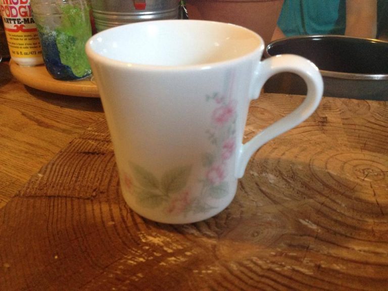 #Leaded: “Vintage”? 1980s? Corning Mug With Floral Pattern