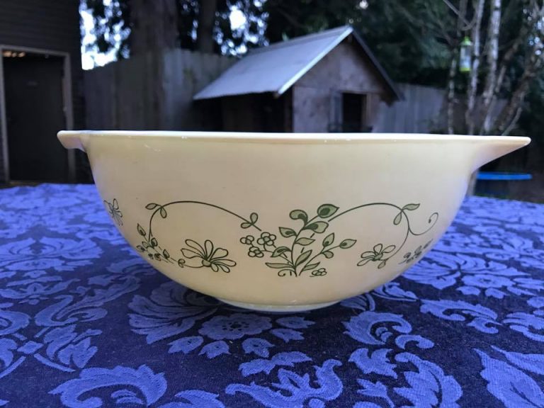 Vintage Shenandoah Cinderella Pyrex Mixing Bowl: 85,600 ppm Lead. For context: 90 ppm Lead (& up) is unsafe for kids.