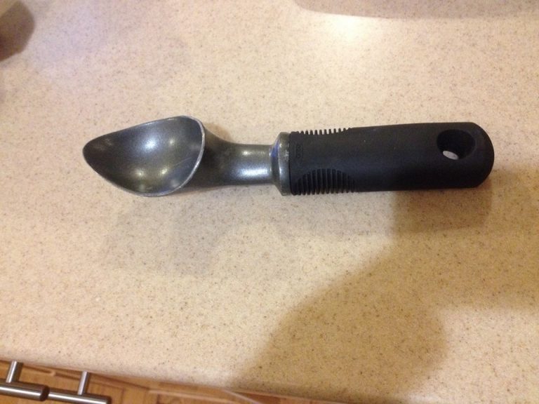 Pre-2015 Oxo Ice Cream Scoop With Rubber Handle: 1,481 ppm Lead in the metal scoop.