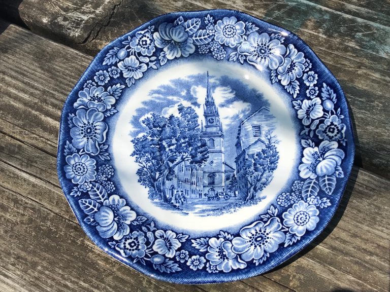 English 1976 Liberty Blue saucer with Boston’s Old North Church: 44,100 ppm Lead. This should NOT be used for food!