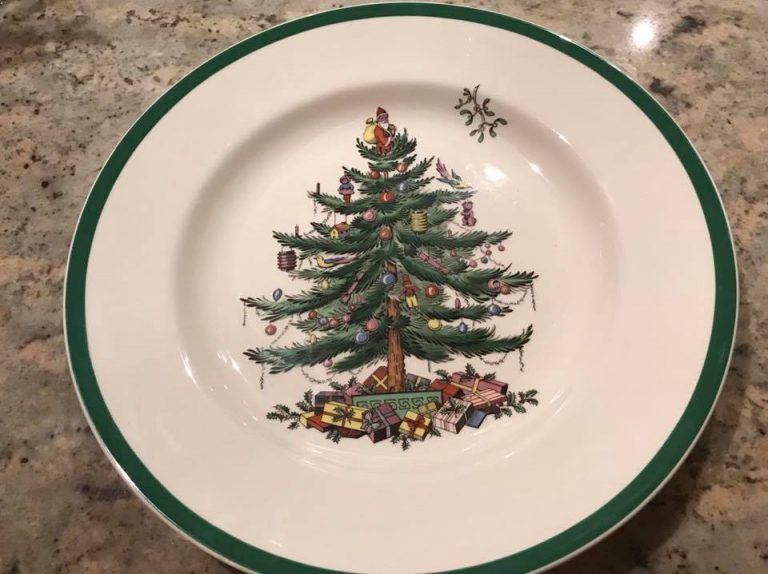 Vintage Spode Christmas Tree Plate, Made In England: 71,900 ppm Lead [90 ppm Lead is unsafe for kids.]