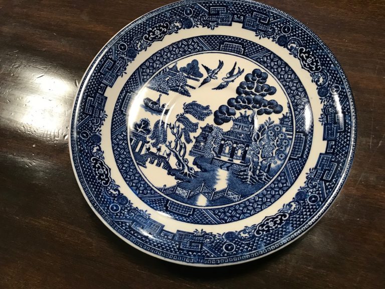 Johnson Bros. Willow pattern china. Post 1912, England. 43,100 ppm Lead in the glaze. 90 ppm (& up) is unsafe.*