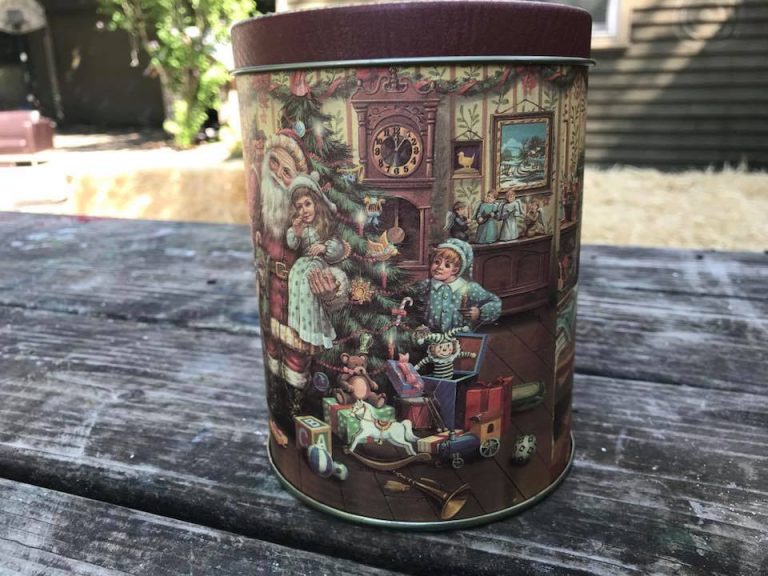 #LeadFree: Decorative Christmas Tin (no Mark or Maker)