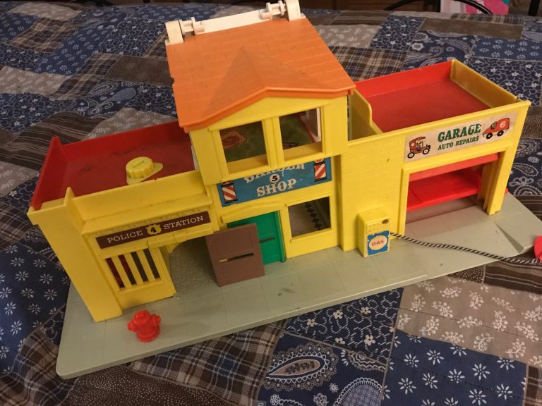 Vintage Fisher Price Little People Downtown Garage Set, A Game!: Guess how much Lead ???