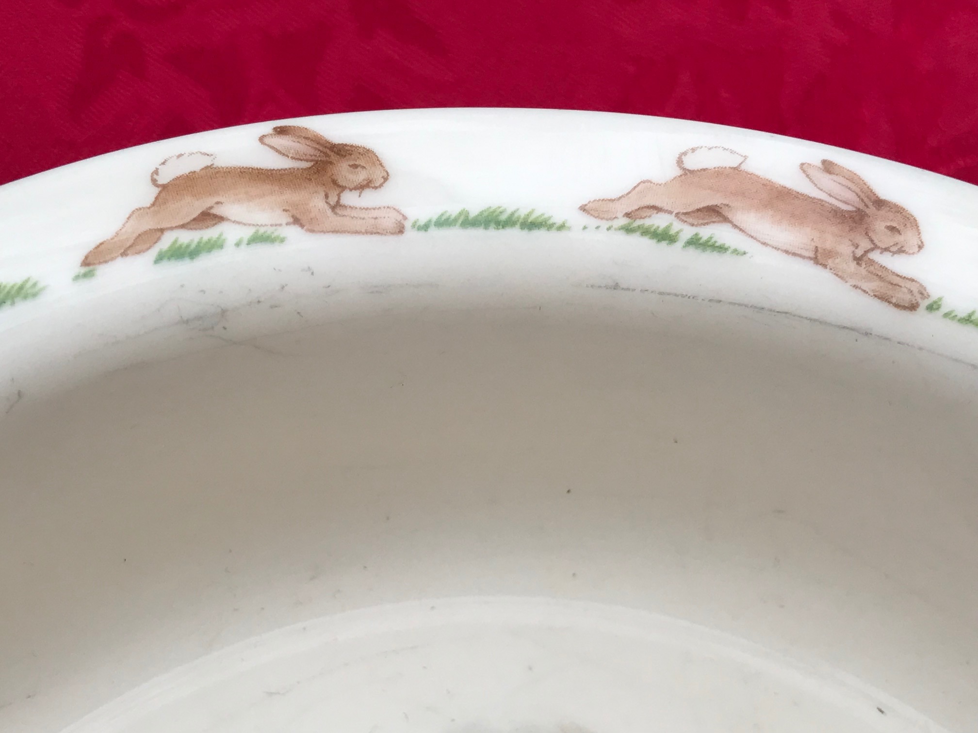 1988 Royal Doulton English Fine Bone China Bunnykins Baby Bowl: 10,100 ppm Lead on the FOOD surface.