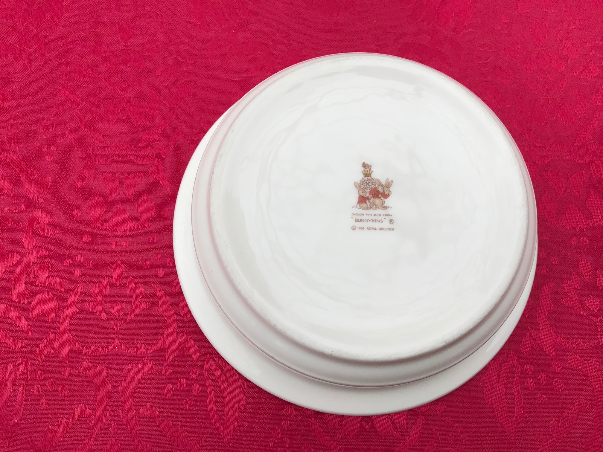 1988 Royal Doulton English Fine Bone China Bunnykins Baby Bowl: 10,100 ppm Lead on the FOOD surface.