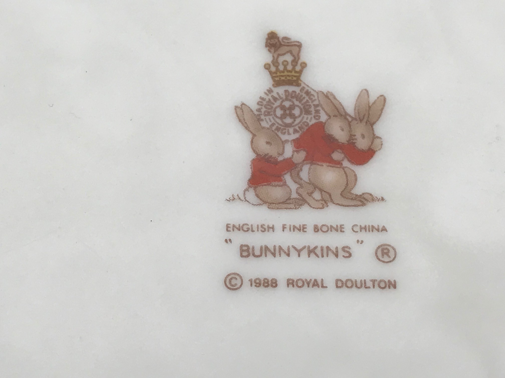 1988 Royal Doulton English Fine Bone China Bunnykins Baby Bowl: 10,100 ppm Lead on the FOOD surface.