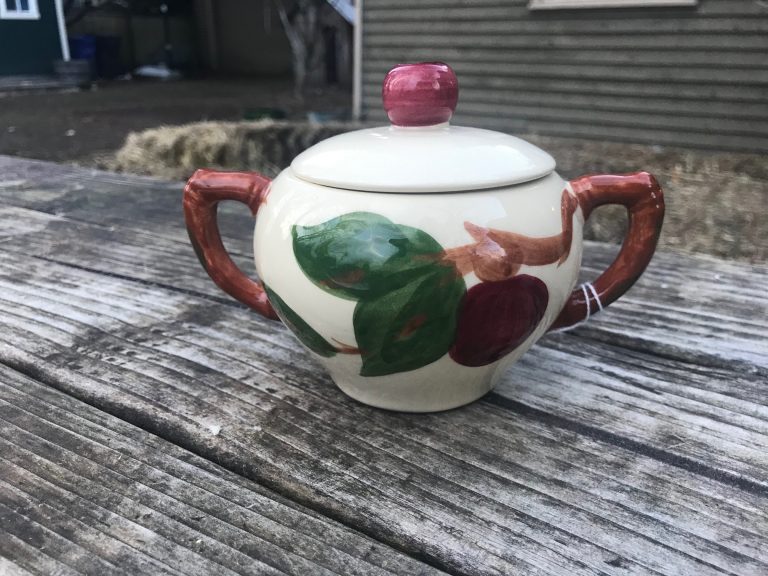 Vintage (c. 1950s) Franciscan Apple Earthenware Sugar Bowl: 161,200 ppm Lead. These pieces are *NOT* safe for food use.