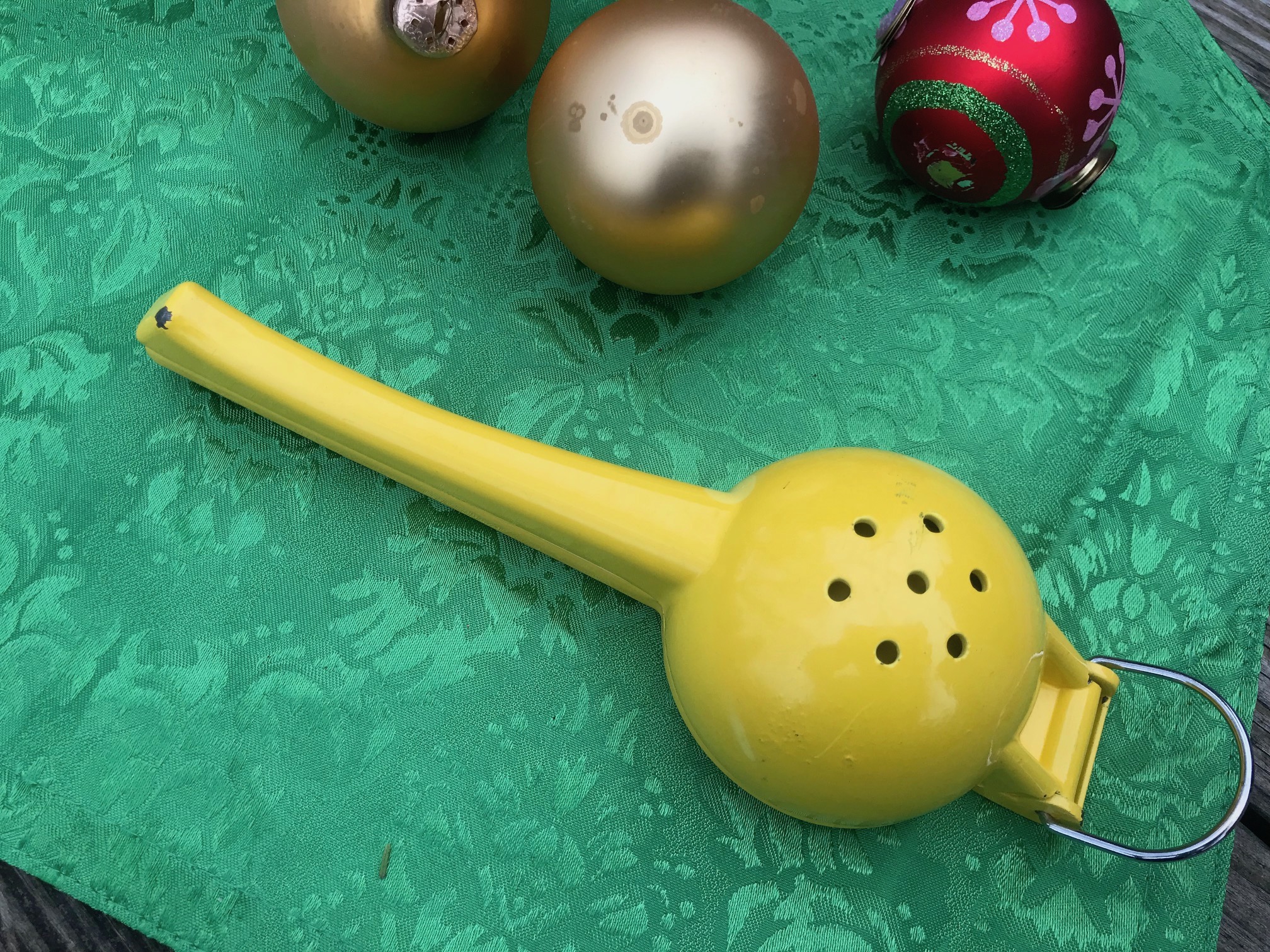 Yellow Painted Hand Juicer / Citrus Press: 658 ppm Lead (No mark or maker).