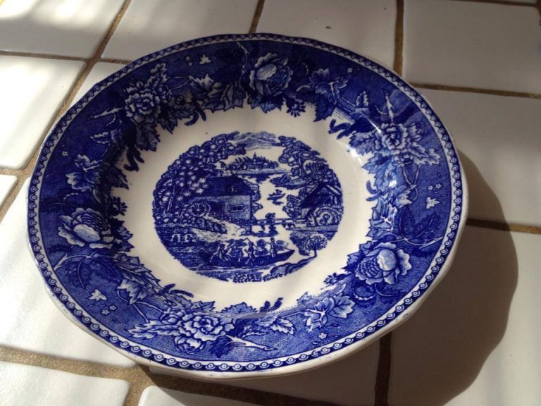 Made In Mexico Blue & White Ceramic Shallow Soup Bowl:  50,500 ppm Lead (Context: 90 ppm is illegal in new items for children).