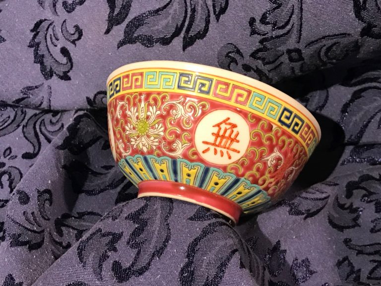 Small Vintage Porcelain Chinese Bowl. Decorated Exterior: 151,100 ppm Lead. That’s more than 15% Lead. 90 ppm Lead is toxic to kids.