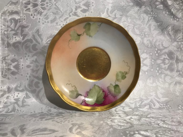 Hand painted Italian saucer with gold accents: 10,600 ppm Lead on the food surface. 90 ppm is unsafe for kids.