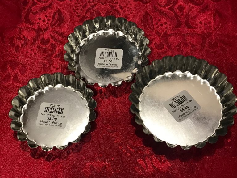 “Made in France” scalloped edge tartlet tins sold at Sur La Table (December 2019): Lead-free, 96.4% Iron & 2.3% Tin.