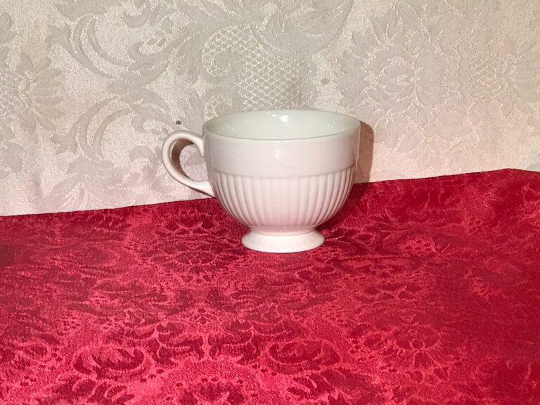 1999 Wedgwood white glazed Edme teacup (Made in England): 43,100 ppm Lead. 90 ppm is unsafe for kids.