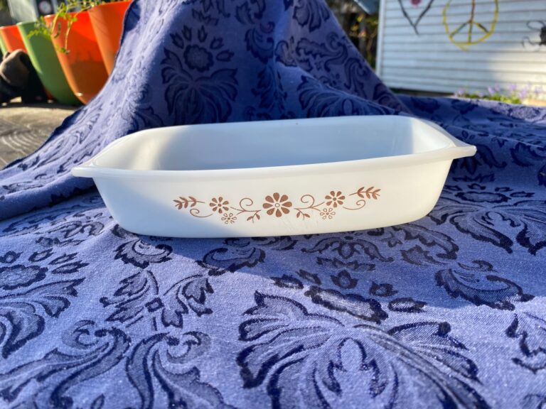 Vintage Dynaware Pyr-O-Rey milk glass casserole: 9,804 ppm Lead, 2,204 ppm Arsenic, 413 ppm Cadmium.