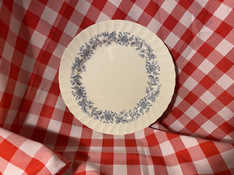 Royal M Cameo Blue Maruto Japan vintage dinner plate: Lead-Free! (surprise!)