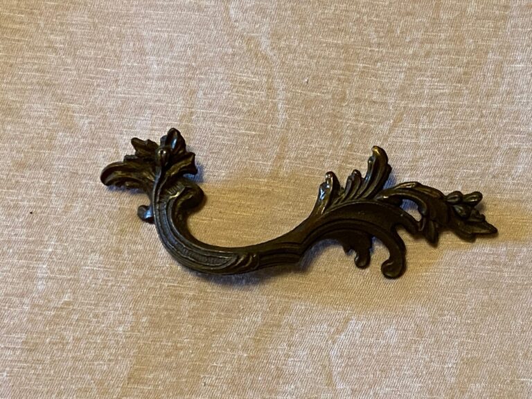 Leaf design vintage Bassick-Sack drawer pull: 4,575 ppm Arsenic.