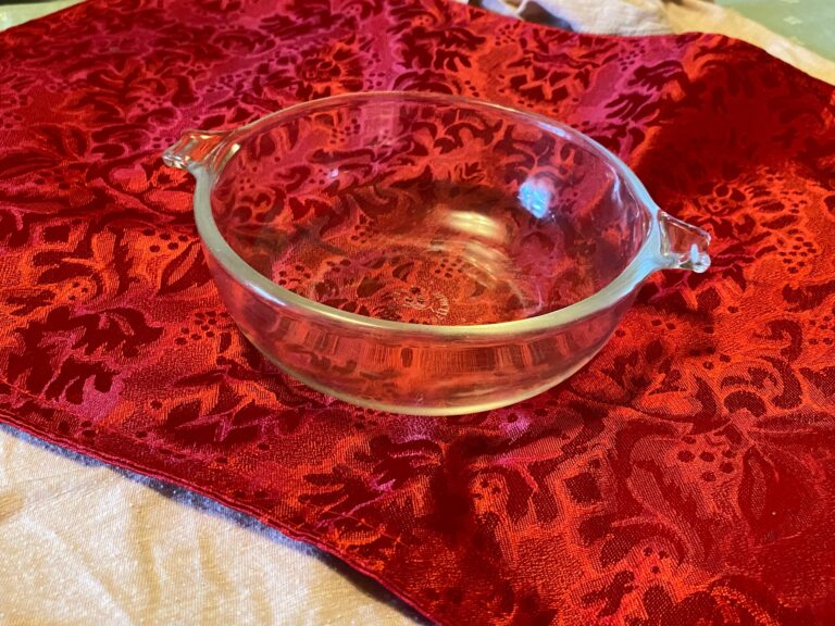 Vintage clear glass small Pyrex casserole: 866 +/- 61 ppm Arsenic (this is the first time I have found Arsenic in one of these)