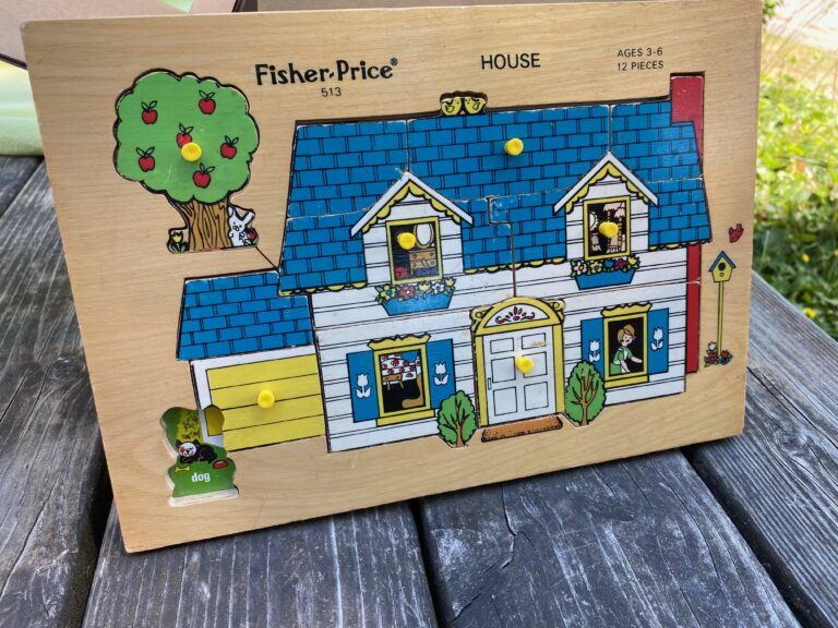 Vintage 1972 Wooden Fisher Price puzzle. 3,925 ppm Cadmium on the knobs. Cadmium is a known carcinogen.