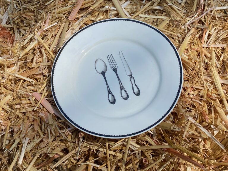 Ciroa porcelain dish with fork, spoon & knife design: 8,397 ppm Lead & 1,125 ppm Arsenic on the food surface. (Nope!)