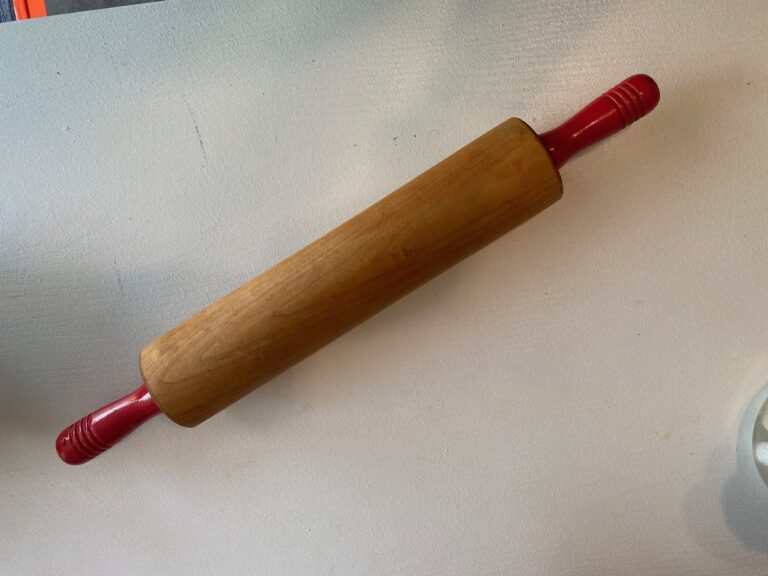 Who has one of these lurking in their kitchen drawer? Toss it! Vintage rolling pin with red handles: 7,941 ppm Lead (90 ppm is unsafe)