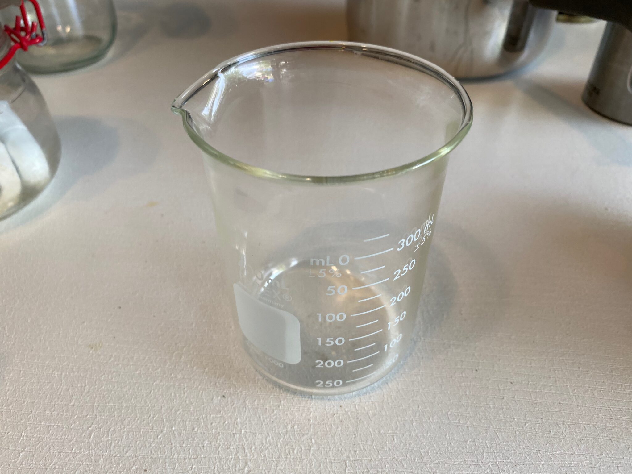 400 ml Pyrex (made in Germany) beaker painted with LEAD PAINT! 22,300 ...