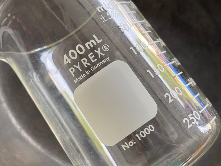 400 ml Pyrex (made in Germany) beaker painted with LEAD PAINT! 22,300 ppm Lead. 5000 ppm & up is officially “Lead paint”!