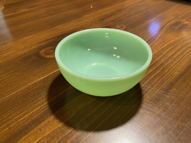 Vintage Made-In-U.S.A. Jadeite green Fire-King small glass bowl: 20 ppm Lead (safe by all standards).