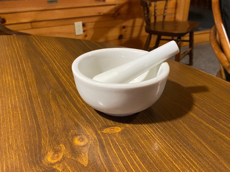 Vintage / antique (pharmacy type) white ceramic mortar and pestle: non-detect for Lead, Cadmium, Arsenic, Mercury and Antimony.