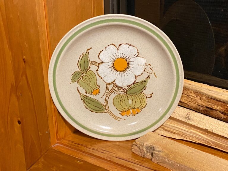 Vintage International China Statastone Verte Pattern Large Dish: 8,186 ppm Lead on the food surface.