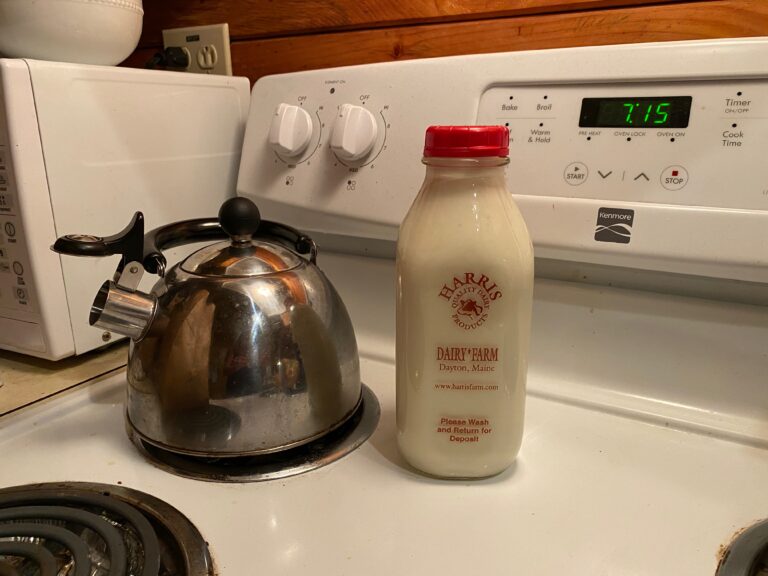 Harris Dairy Farm (Dayton, Maine) glass milk bottle by StanPac: Painted with Lead paint (23,700 ppm Lead, 90 is unsafe for kids).