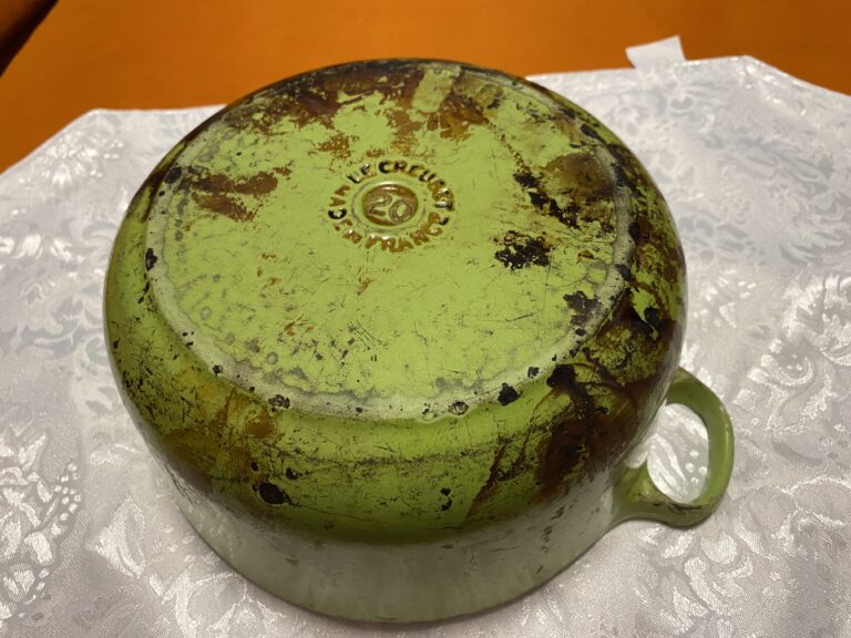 Vintage green and white enamel Le Creuset cooking pot: positive for varying levels of Lead and Cadmium.