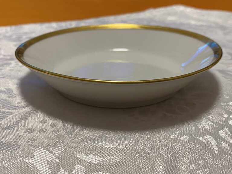 Limoges France “The Calais” small gold-rimmed dish: 30 ppm Lead on food surface & 2,087 ppm Lead on the back mark.