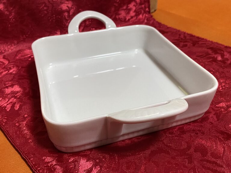 Pillivuyt brand china piece (1 of 3) – white dish with looped handles [Design Sismo]: 9 ppm Lead on the food surface (safe by all standards).