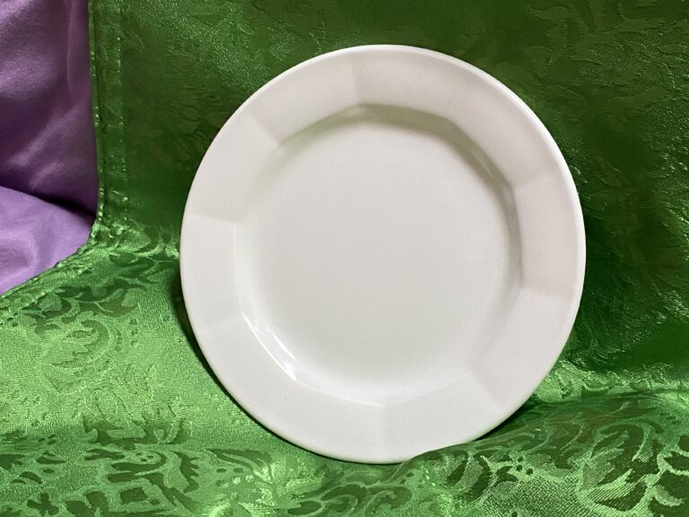 Villeroy & Boch, Luxembourg, GEO (pattern?) white ceramic saucer: 15 ppm Lead on the food surface (safe by all standards).