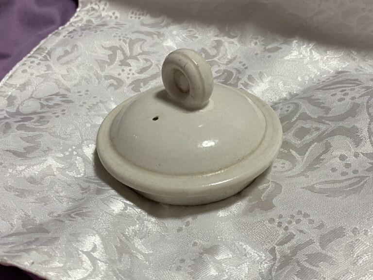 Ceramic teapot lid, no mark or maker noted (vintage): 39 ppm Lead in the glaze (safe by all standards.)