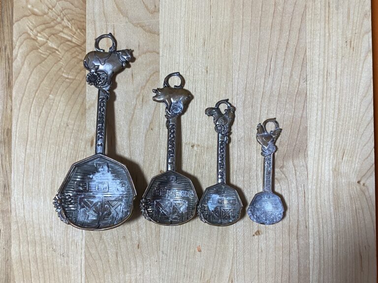 Zinc + Copper based decorative measuring spoons. They LOOK toxic but they are not!