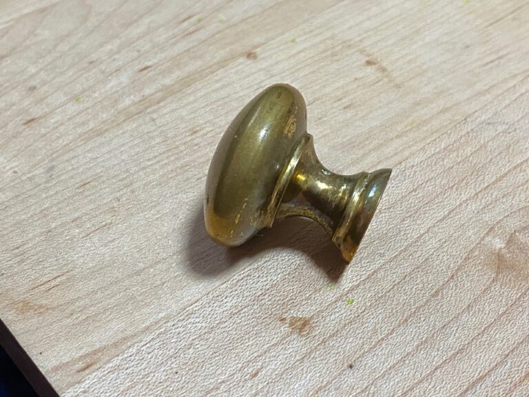 Brass colored cabinet knob/ drawer pull: 7,986 ppm Lead (90 & up is unsafe for kids), 33 ppm Cadmium, 163 ppm Antimony.