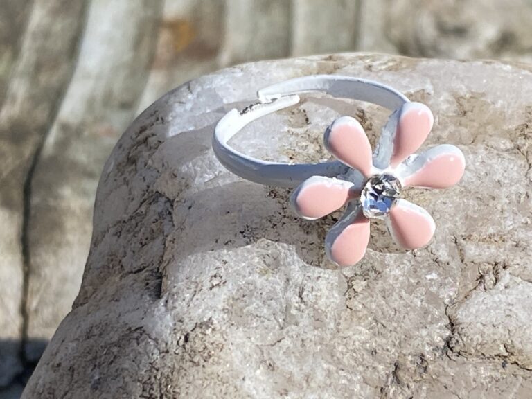 Paparazzi Accessories child’s ring – pink & white flower with center gem: 252,800 ppm Lead & 98,200 ppm Cadmium & 4,565 ppm Antimony. 40,500 ppm Nickel too!