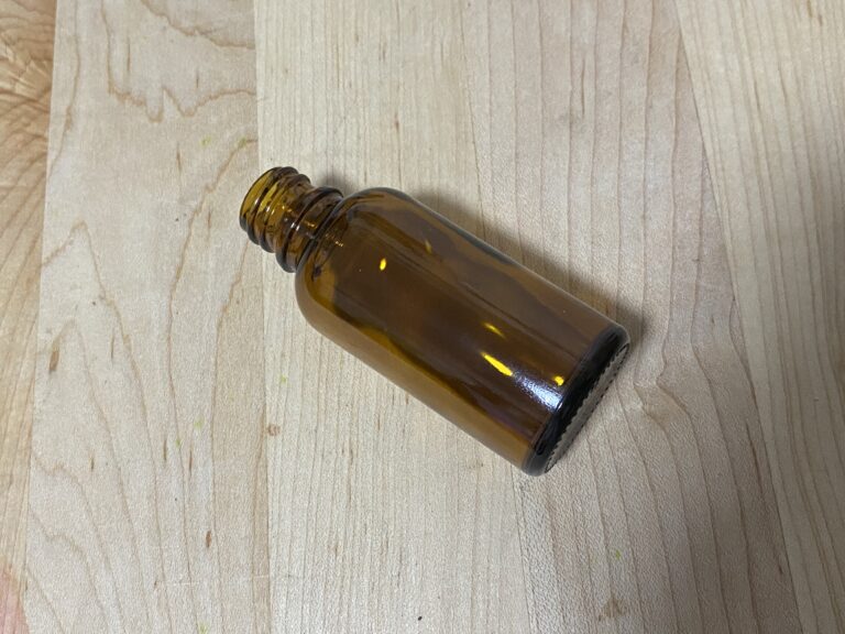 Brown glass tincture bottle (30 ml, YB Q84): Lead-free, 16 ppm Cadmium (safe by all standards).