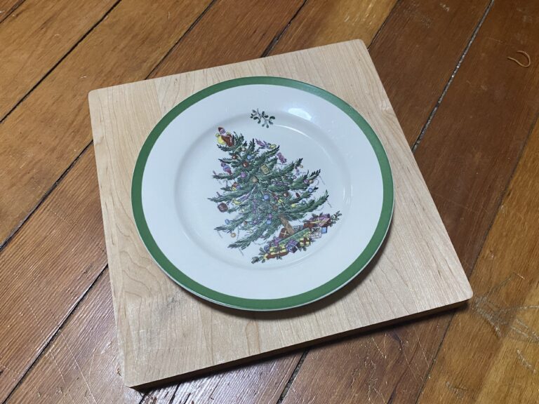 c. Late-1990s (or later) Spode Christmas Tree dish: 319 ppm Lead on the food surface ( + 138 ppm Cadmium & 2,402 ppm Cobalt)