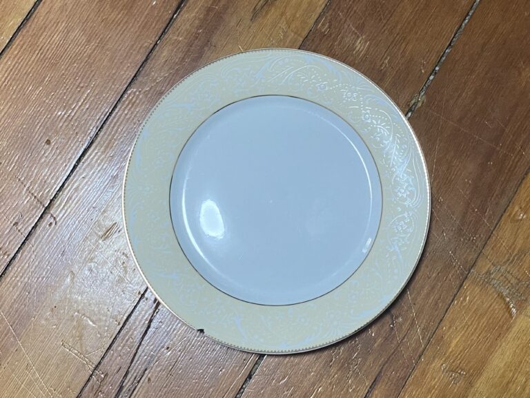 Vintage PRC Dezain Italy china dish: 11,000 ppm Lead on the food surface (on the decorative yellow & gold edging.)