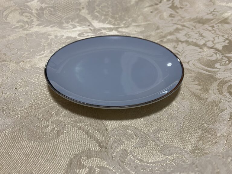 Blue and silver Franciscan Twilight pattern dish: 304,000 ppm (30%!) Lead on the blue glazed food surface of the dish.